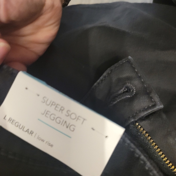 Maurices Size Large - Picture 3 of 4